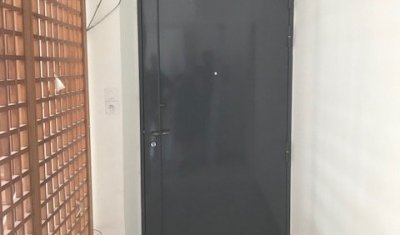 Remplacement de porte d'entrée par une porte blindée Tordjman en rénovation à Eybens